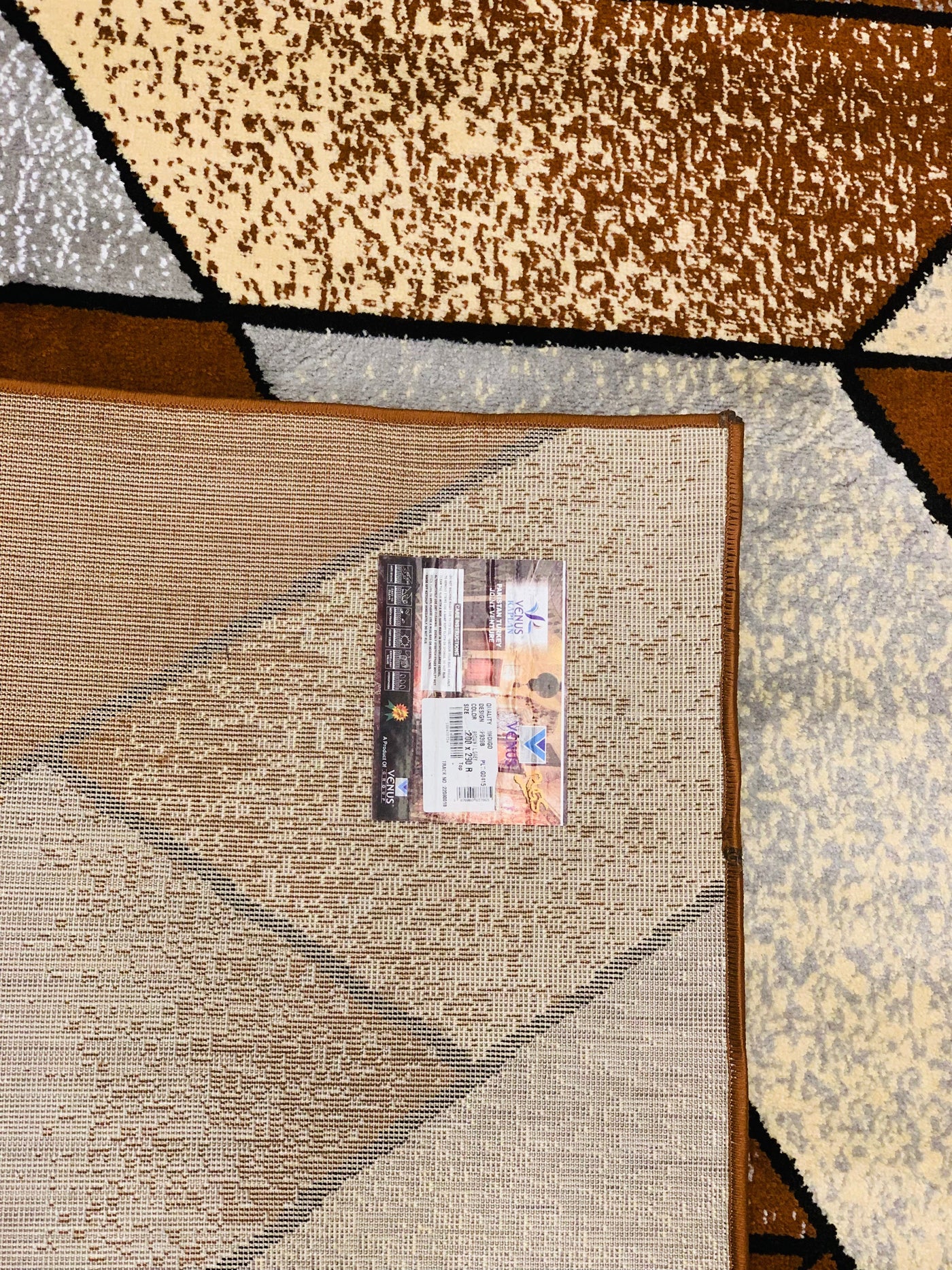 MODERN POLYPROPYLENE RUG