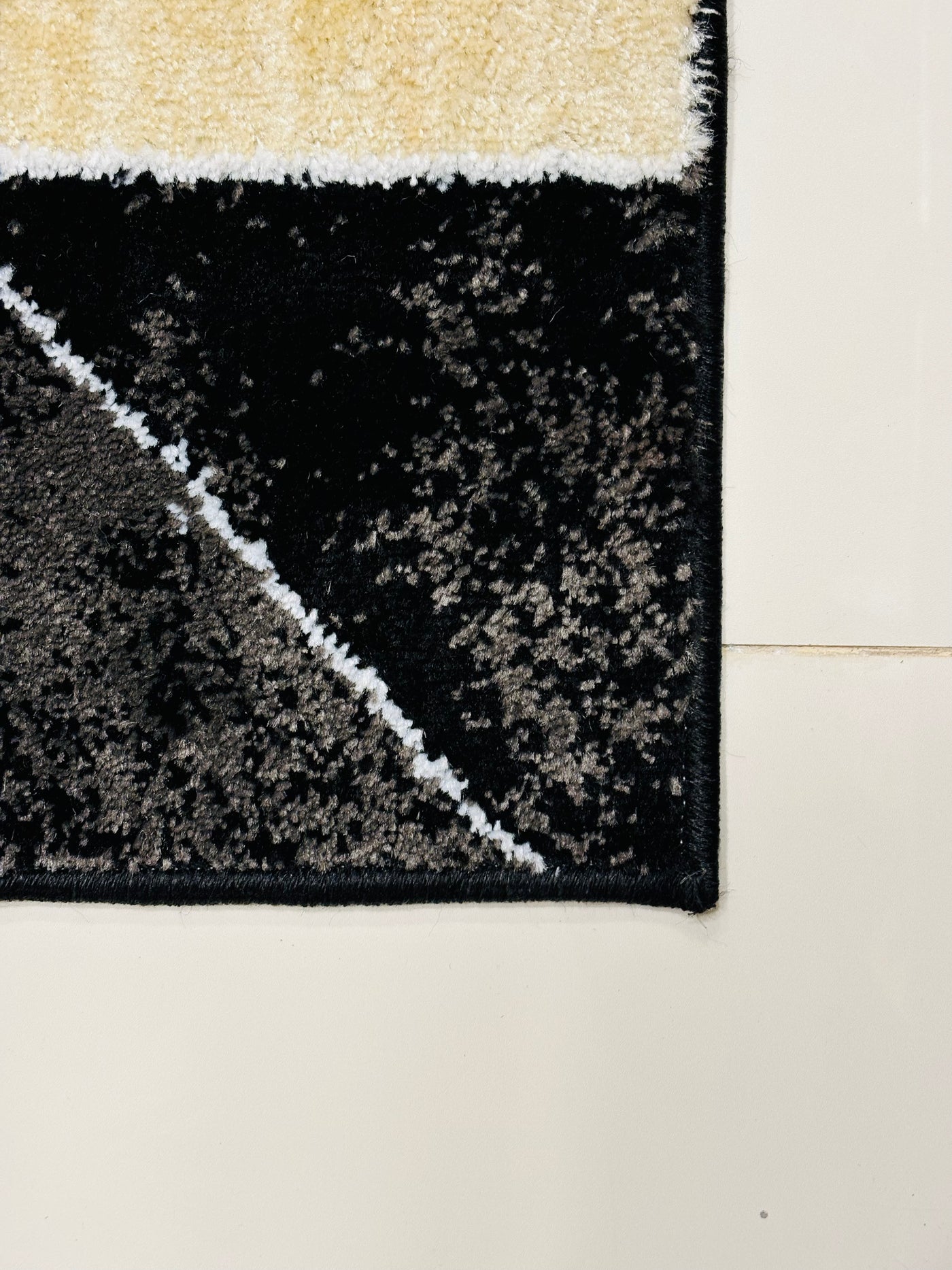 MODERN POLYPROPYLENE RUG