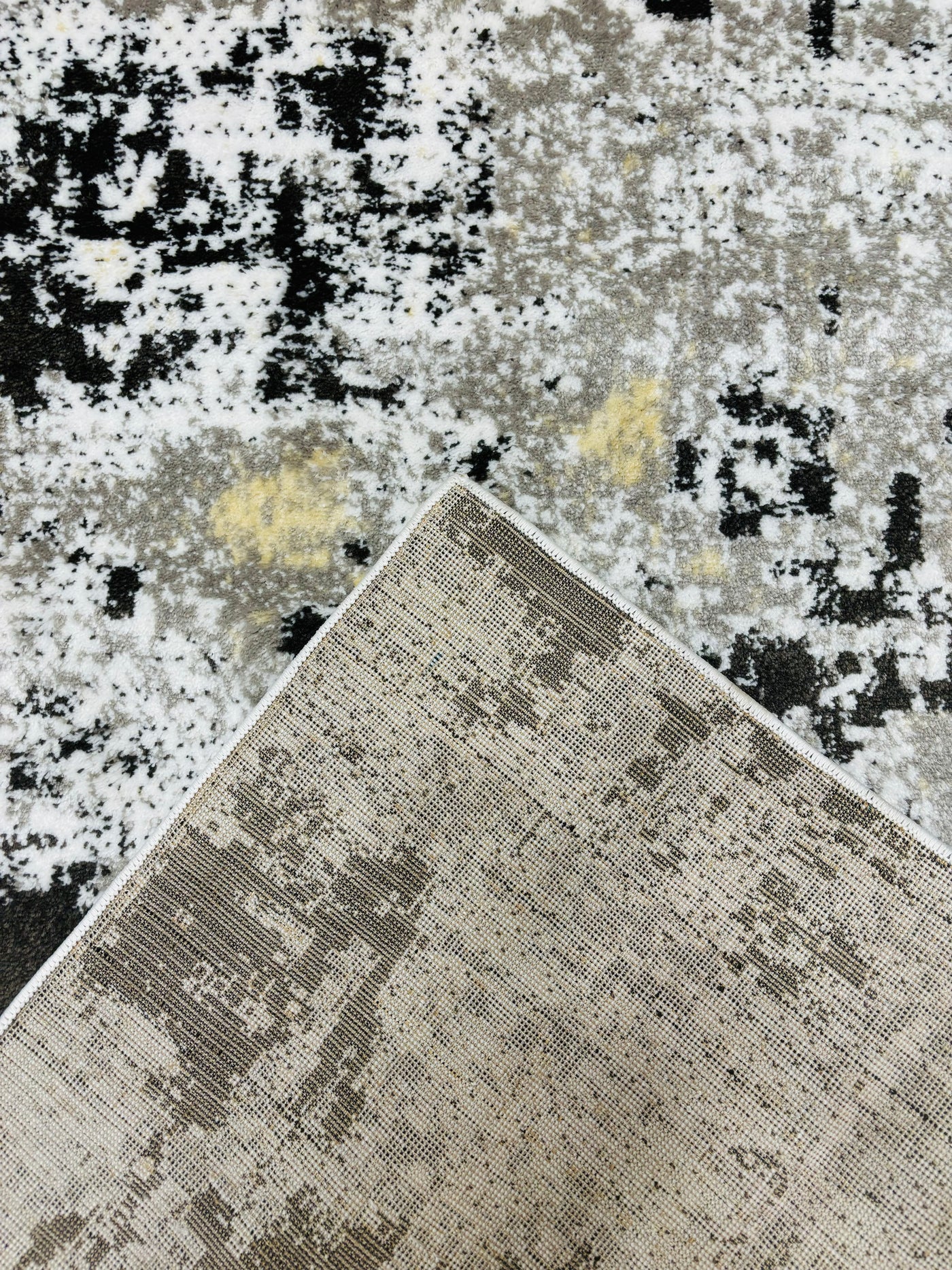 MODERN POLYPROPYLENE RUG